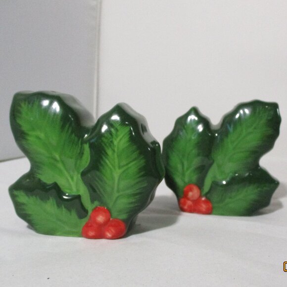 Holly Berry Leaf Christmas Holiday S & P Salt and Pepper Shakers - Picture 1 of 13